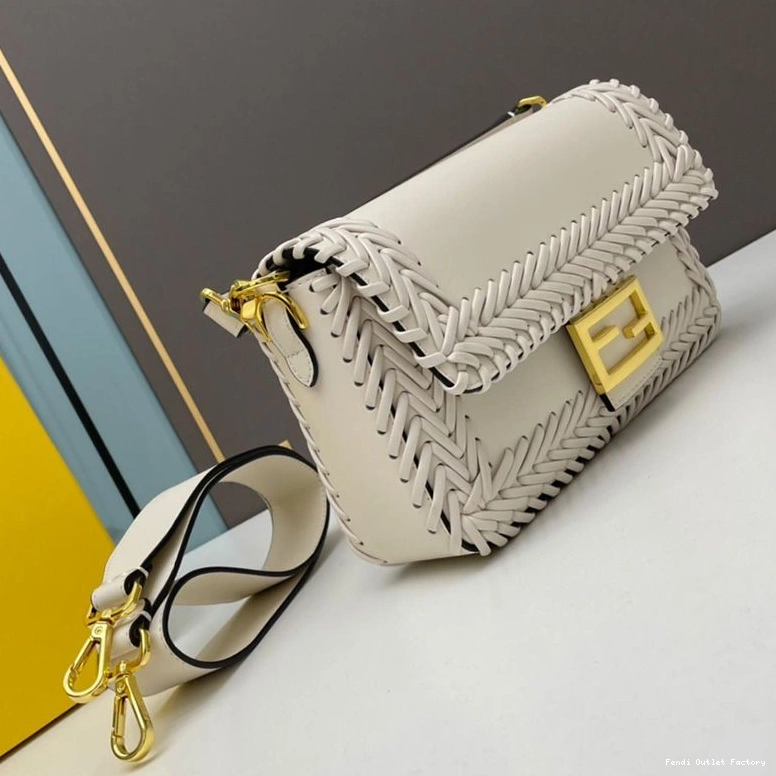 Vintage HOT In Stitching Fendi Baguette Leather Bag Medium White 0718